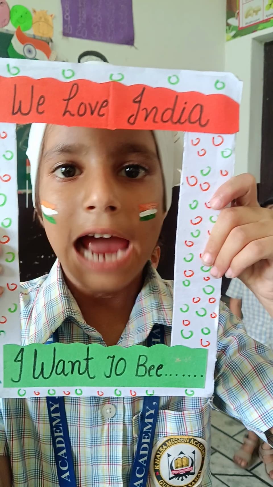 A student presenting a hand-made We Love India craft frame